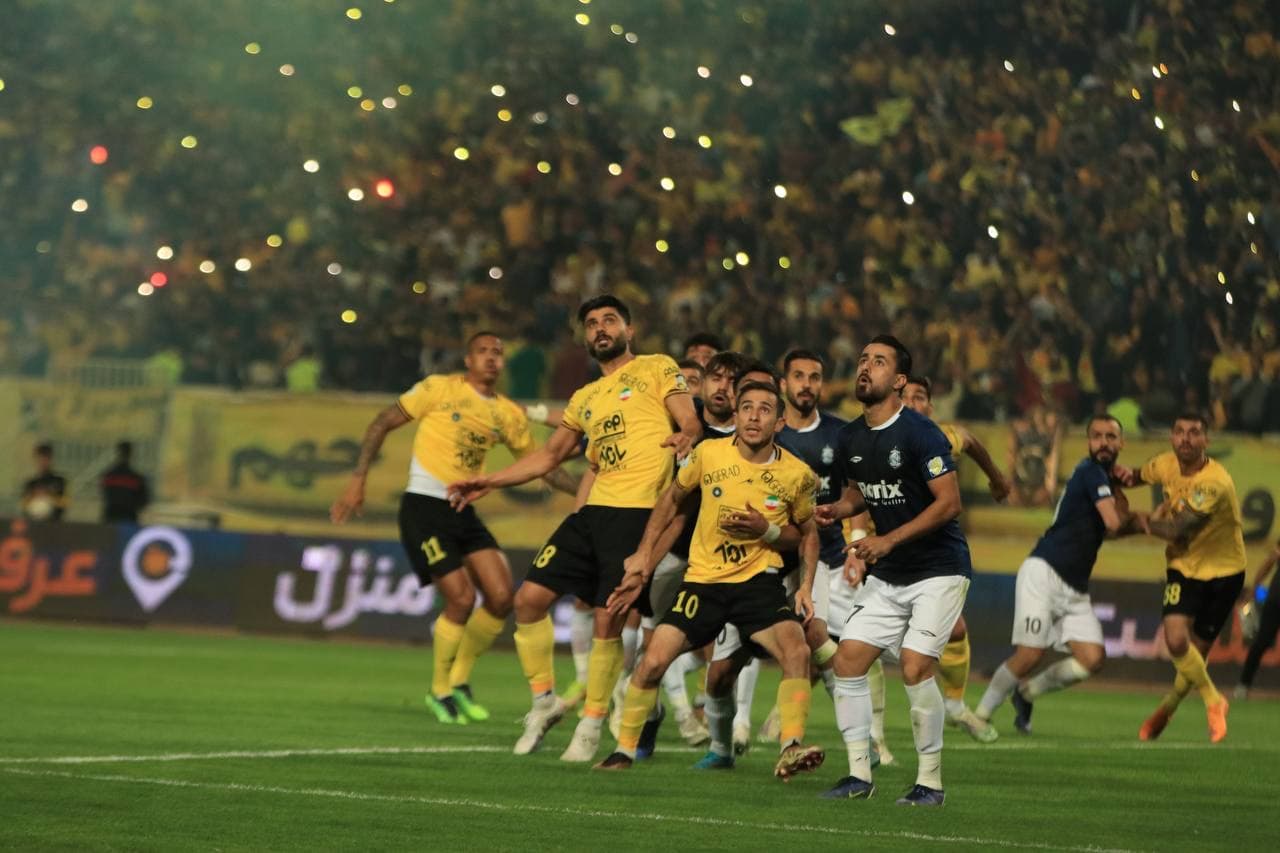 حسرت سپاهان از غیبت در بین 21 قهرمان!