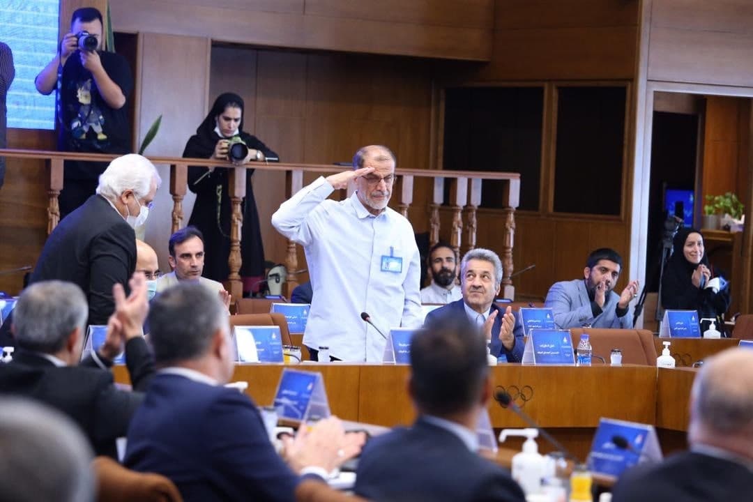 لایف استایل جالب رییس کمیته ملی المپیک؛ خسروی وفا مردی بدون راننده، بدون کت، با نان و پنیر