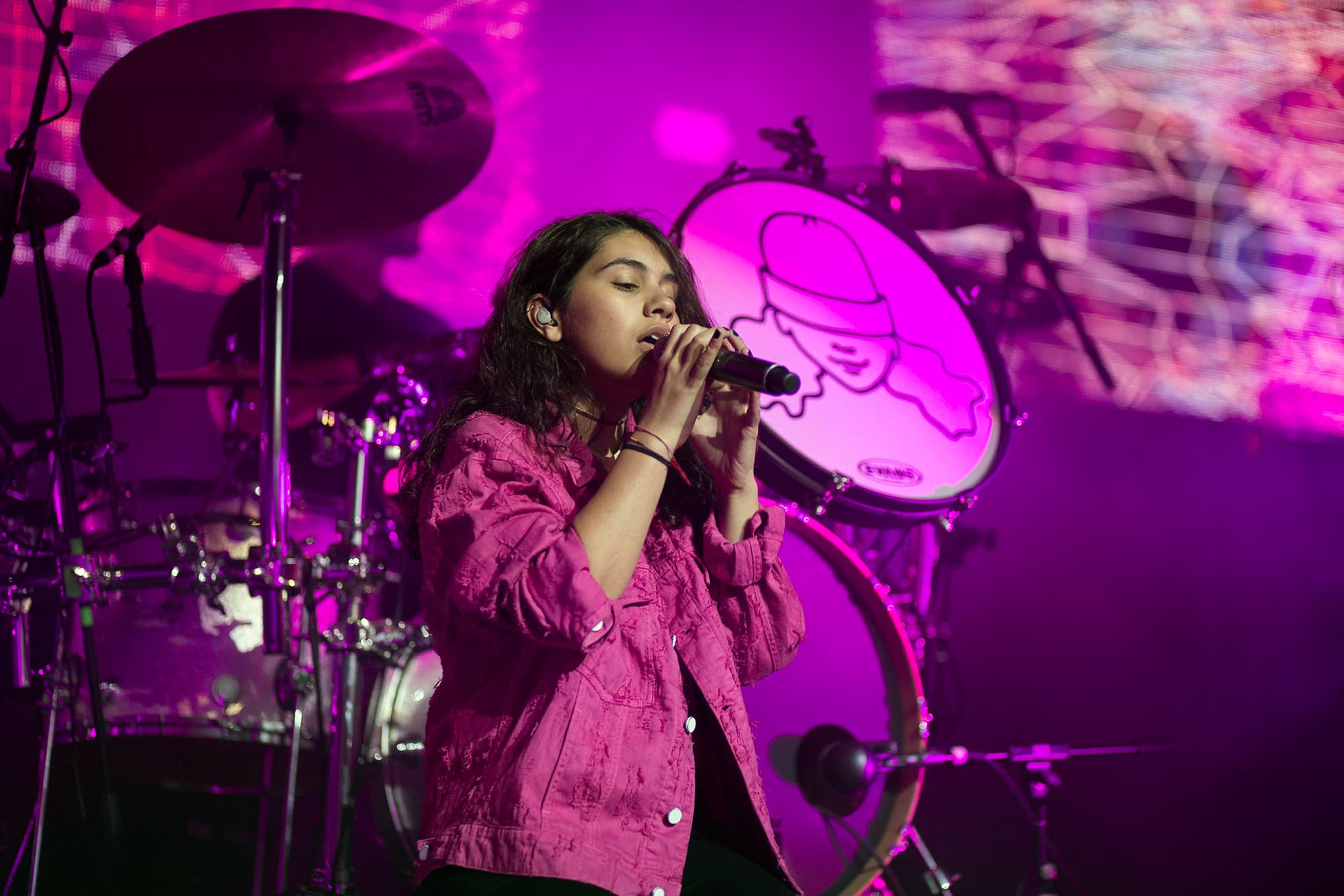 دانلود آهنگ Here از Alessia Cara