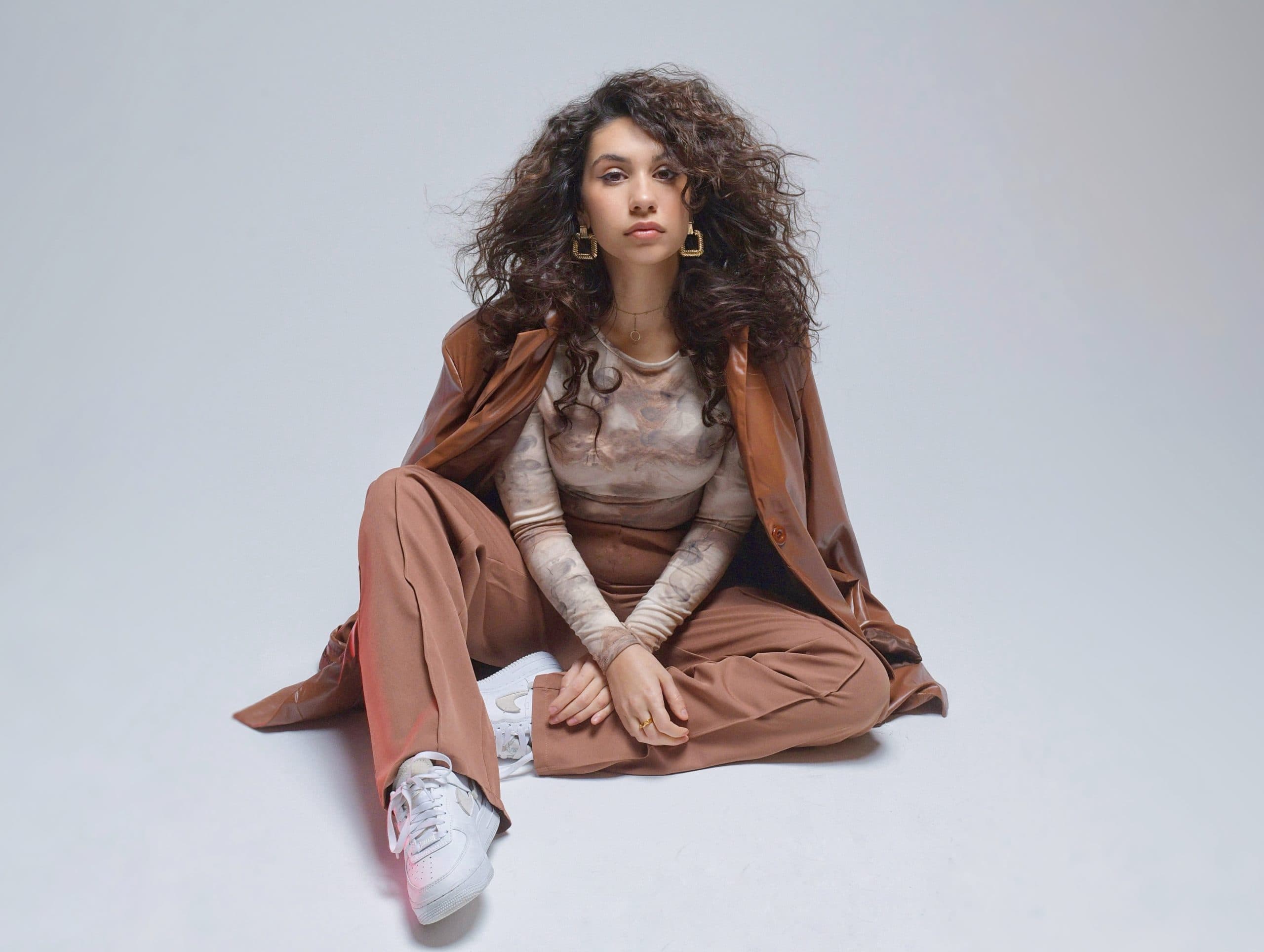 دانلود آهنگ Find My Boy از Alessia Cara