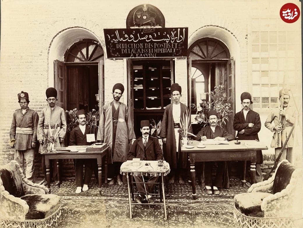 عکس زیر خاکی از ژست کارمندان ایرانی 100 سال پیش/ حقوق یک ماه، به قیمت خرید یک خانه روستایی!