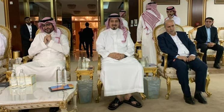 شعار هواداران الهلال علیه رییس فدراسیون عربستان؛ خائن!
