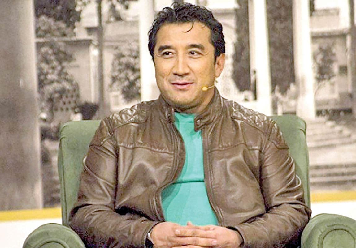 خداداد عزیزی: ثبت نام در ریاست جمهوری آسان‌ تر از هیات فوتبال است