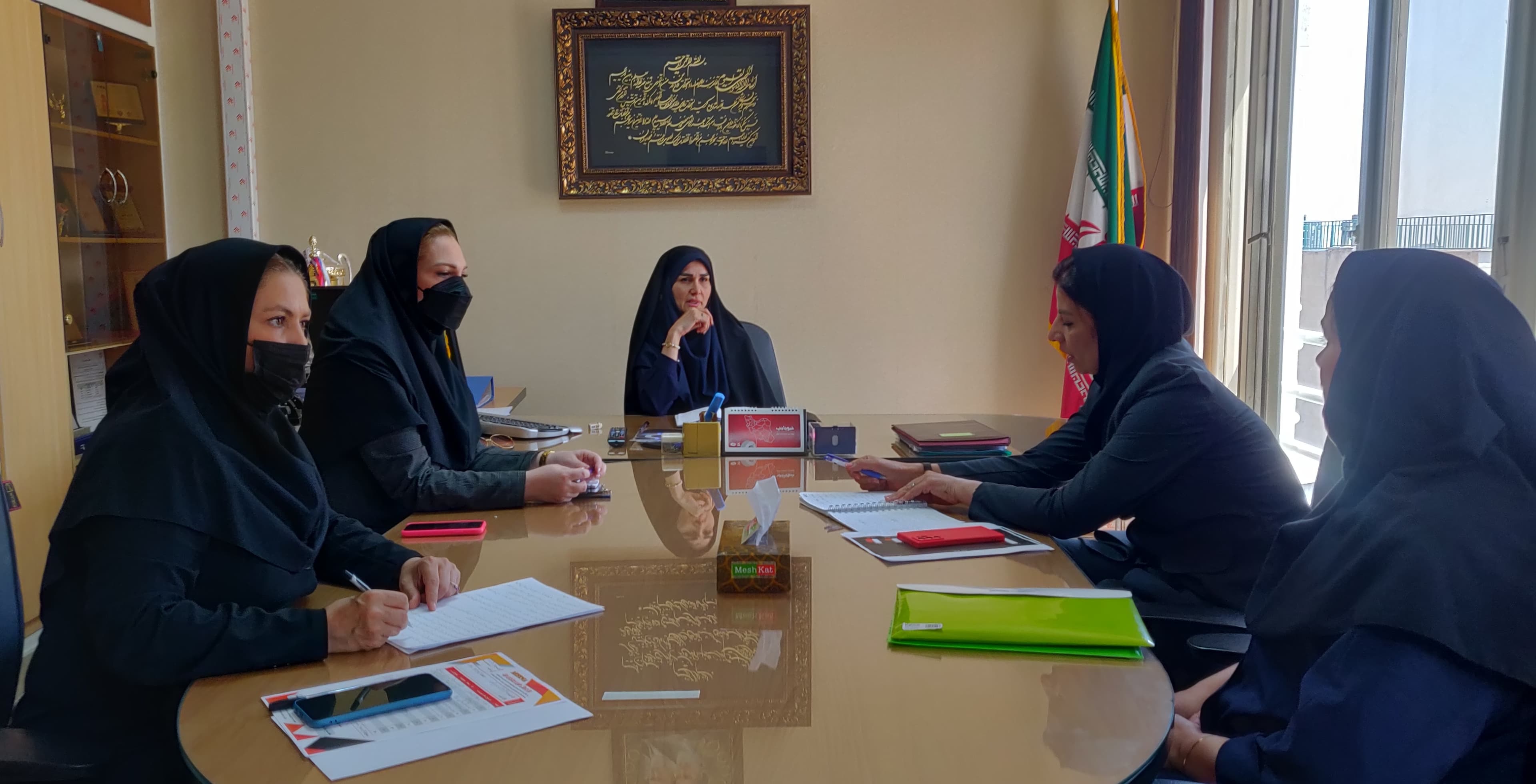 نشست سرمربی تیم ملی بانوان با سرپرست نایب رییس بانوان