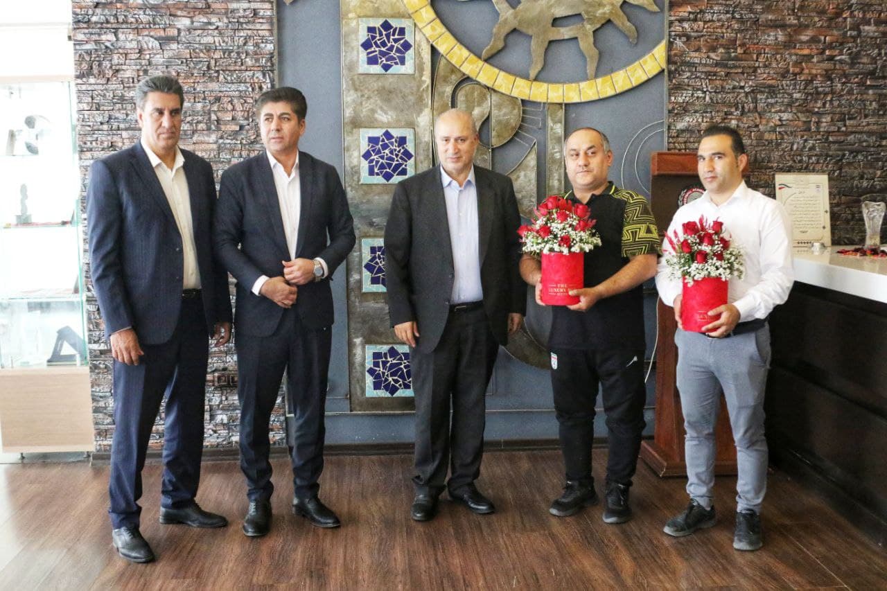 تکریم تاج و ممبینی از کارمندان فدراسیون فوتبال