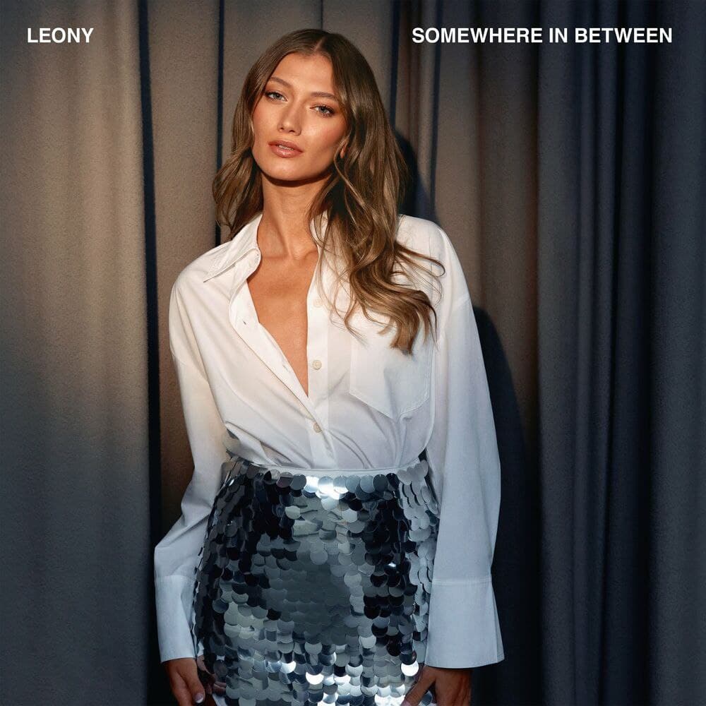 دانلود آهنگ Leony - Holding On