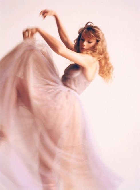 دانلود آهنگ ours (Taylor's version) +متن و ترجمه از Taylor swift 