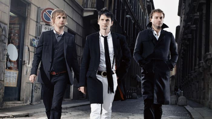 دانلود آهنگ showbiz _ muse + متن