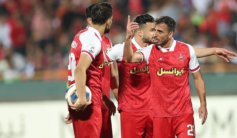 درگیری لفظی کنعانی‌ زادگان با ۳ بازیکن پرسپولیس!