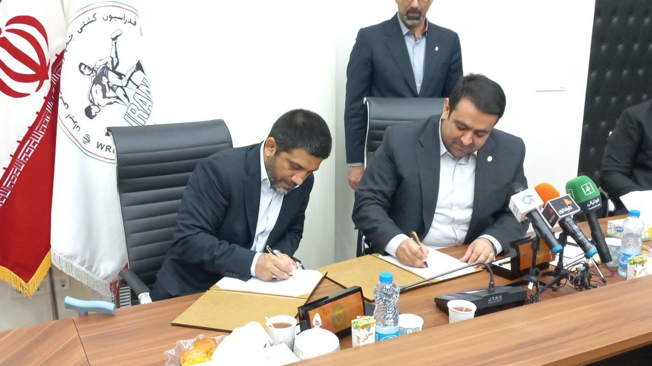 تفاهم نامه همکاری میان فدراسیون کشتی و بانک ملی امضا شد