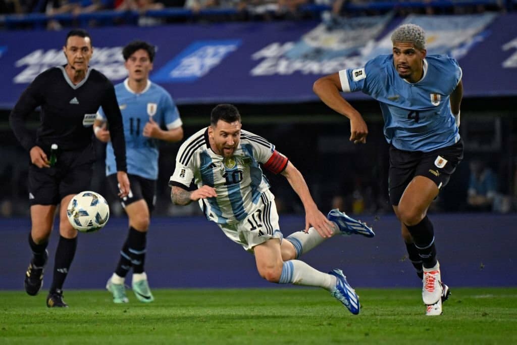 آرژانتین 0-2 اروگوئه؛ آسمانی‌ها، قهرمان جهان را به زمین راندند