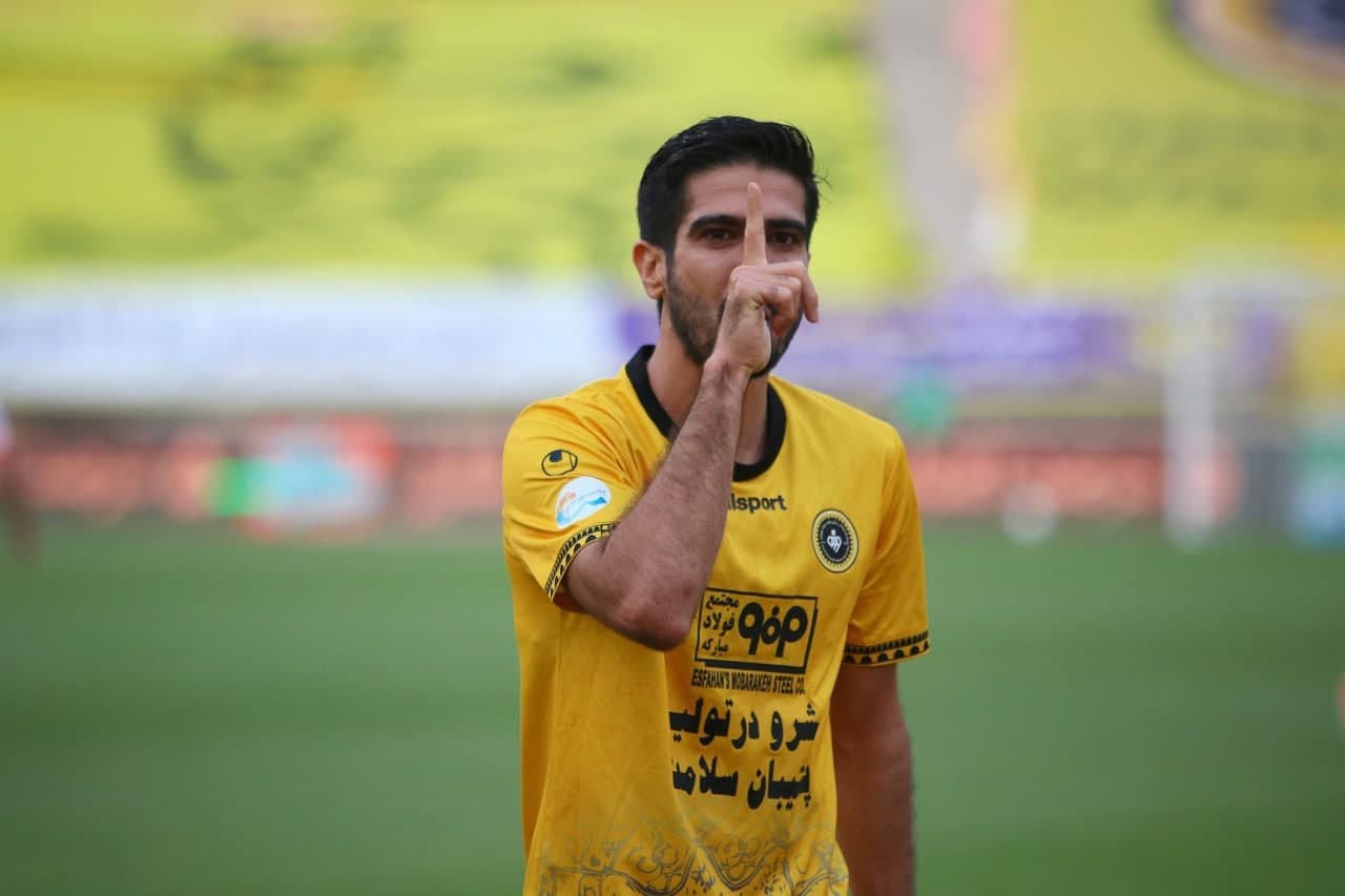محمدرضا حسینی از سپاهان جدا شد + عکس