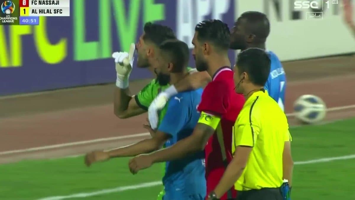هجوم هواداران الهلال به صفحه رشید مظاهری؛ بابت حرکت زیبایت ممنونیم قهرمان!