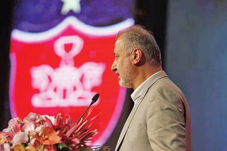 جلسه مدیرعامل پرسپولیس برای تعیین تکلیف تبلیغات محیطی