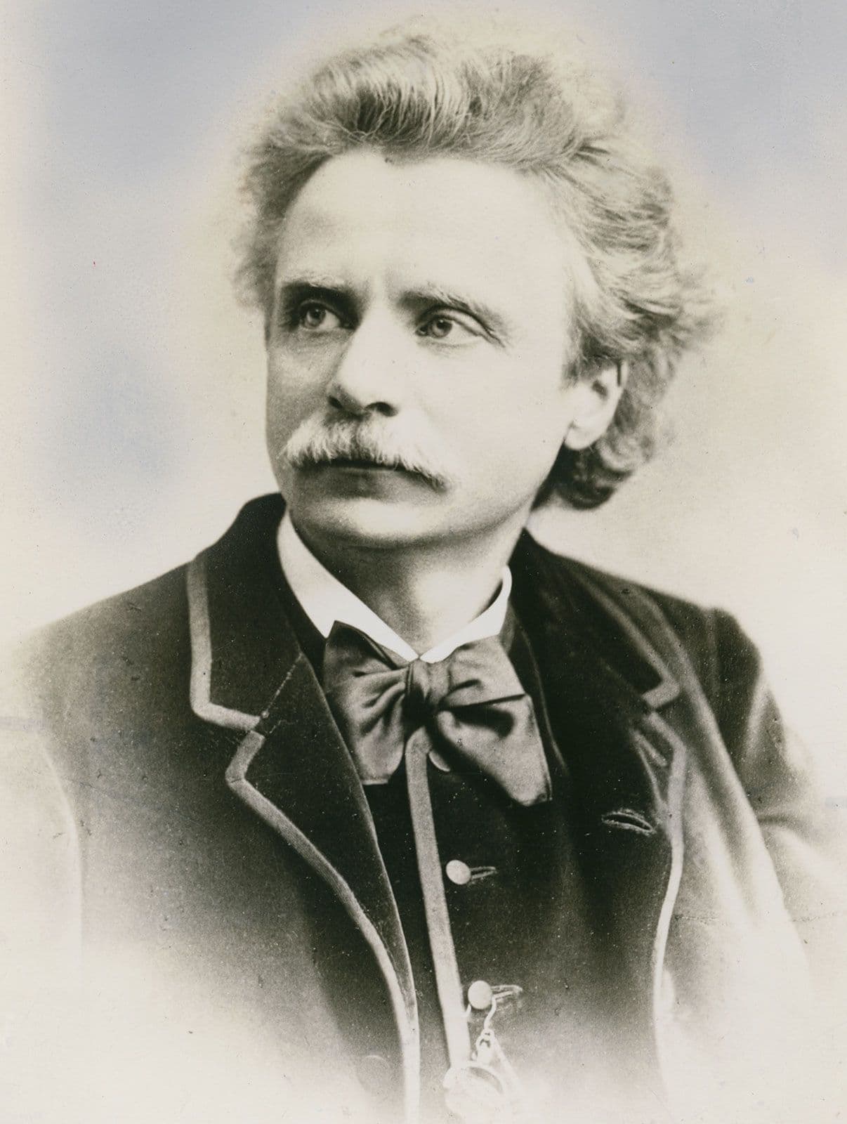 Edvard Grieg - Violin Sonata No.1 , Op.8