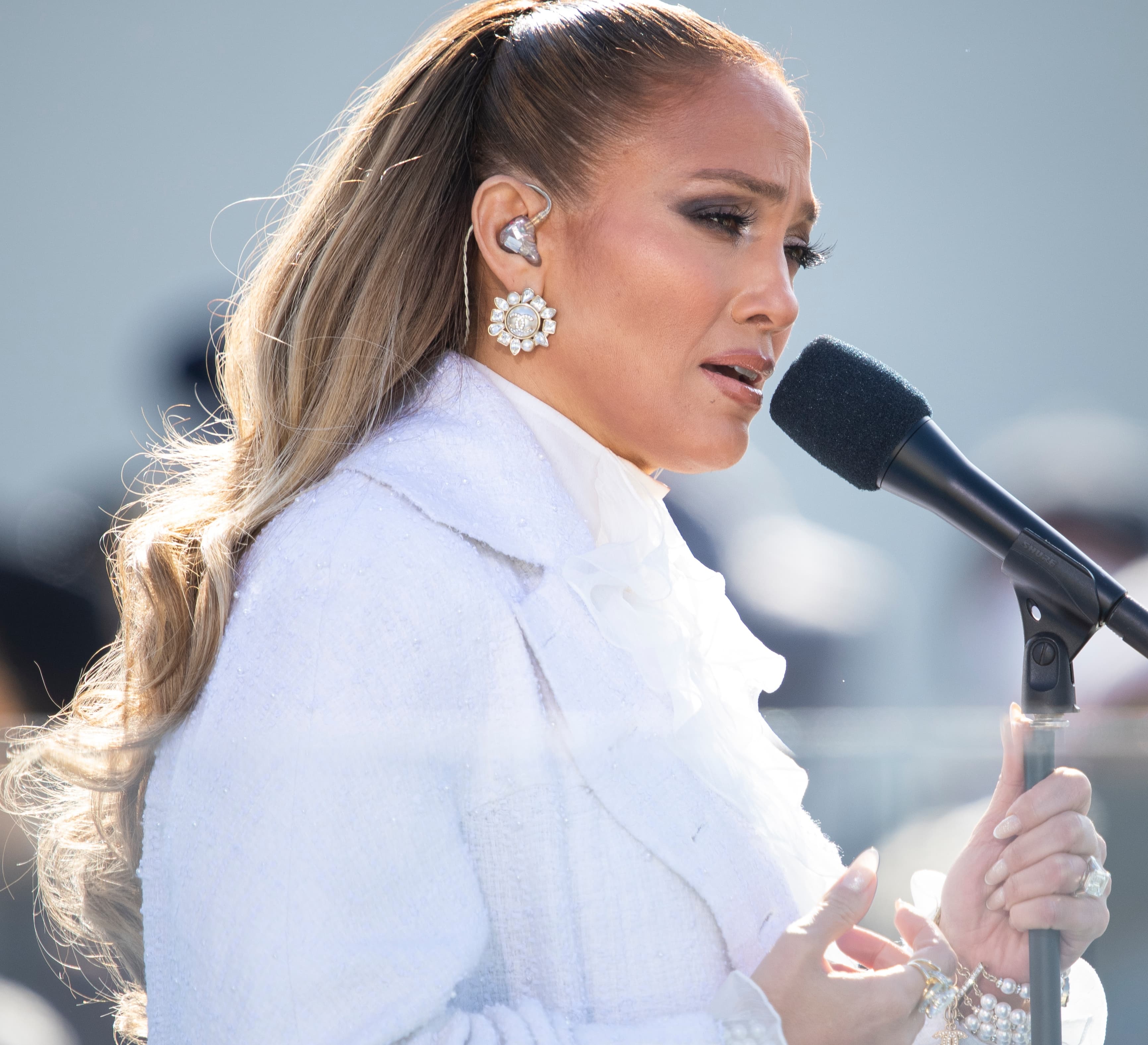 Jennifer Lopez_on the floor, دانلود آهنگ on the floor از جنیفر لوپز همراه متن و ترجمه 