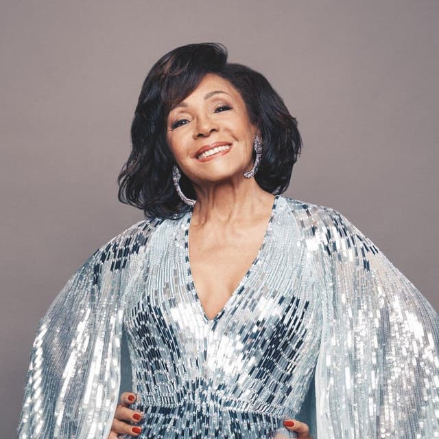 دانلود آهنگ Shirley Bassey - Love Story (Where Do I Begin?)