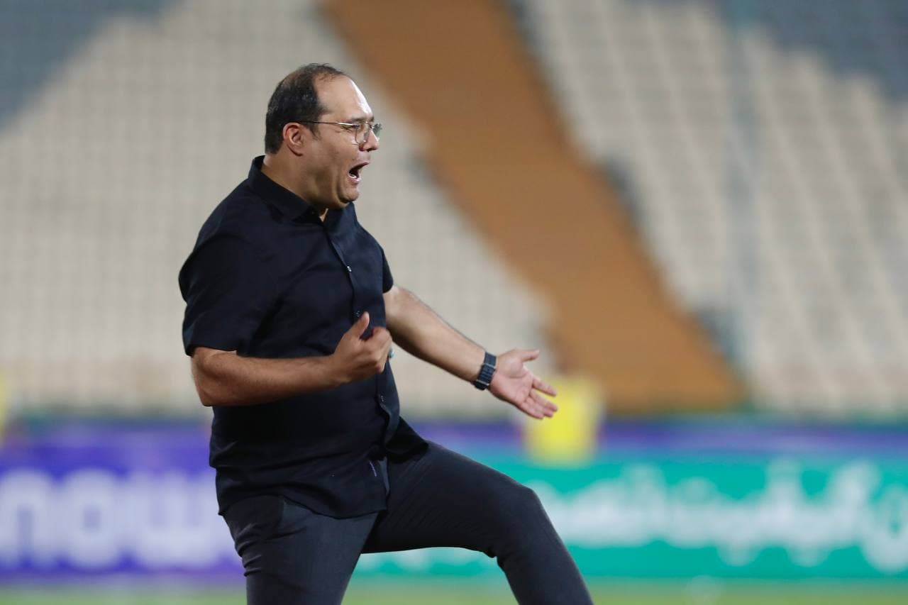 عصبانیت شدید محمد ربیعی از هوادار ذوب آهن و کادرفنی؛ برو بابا پدر این تیم را درآوردید!