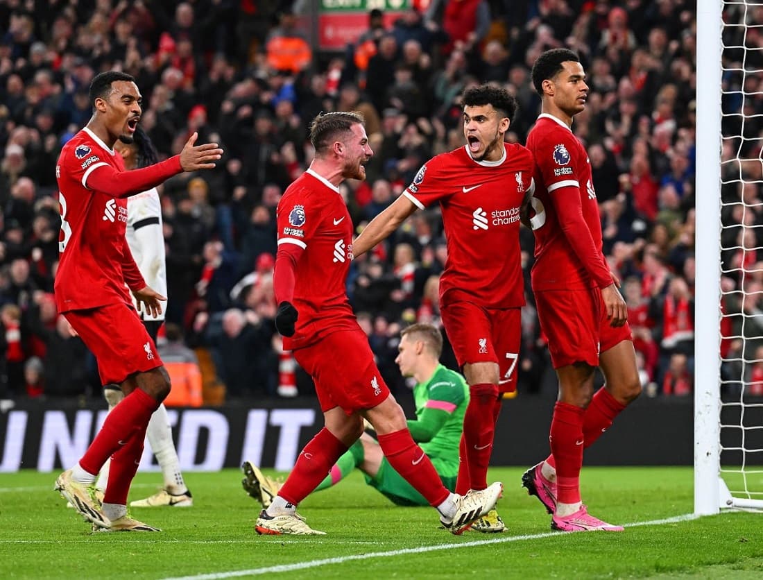 لیورپول 4-1 لوتون تاون؛ قرمزها بردند، صدرنشین هم ماندند اما لبخند نزدند