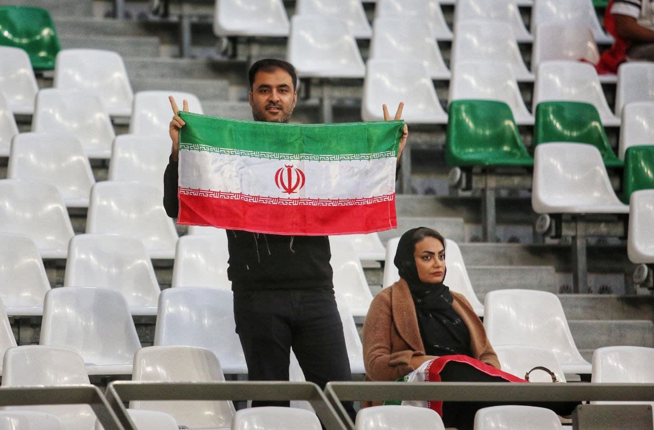 گزارش تصویری از حضور پرشور دختران ایرانی در بازی ایران - امارات