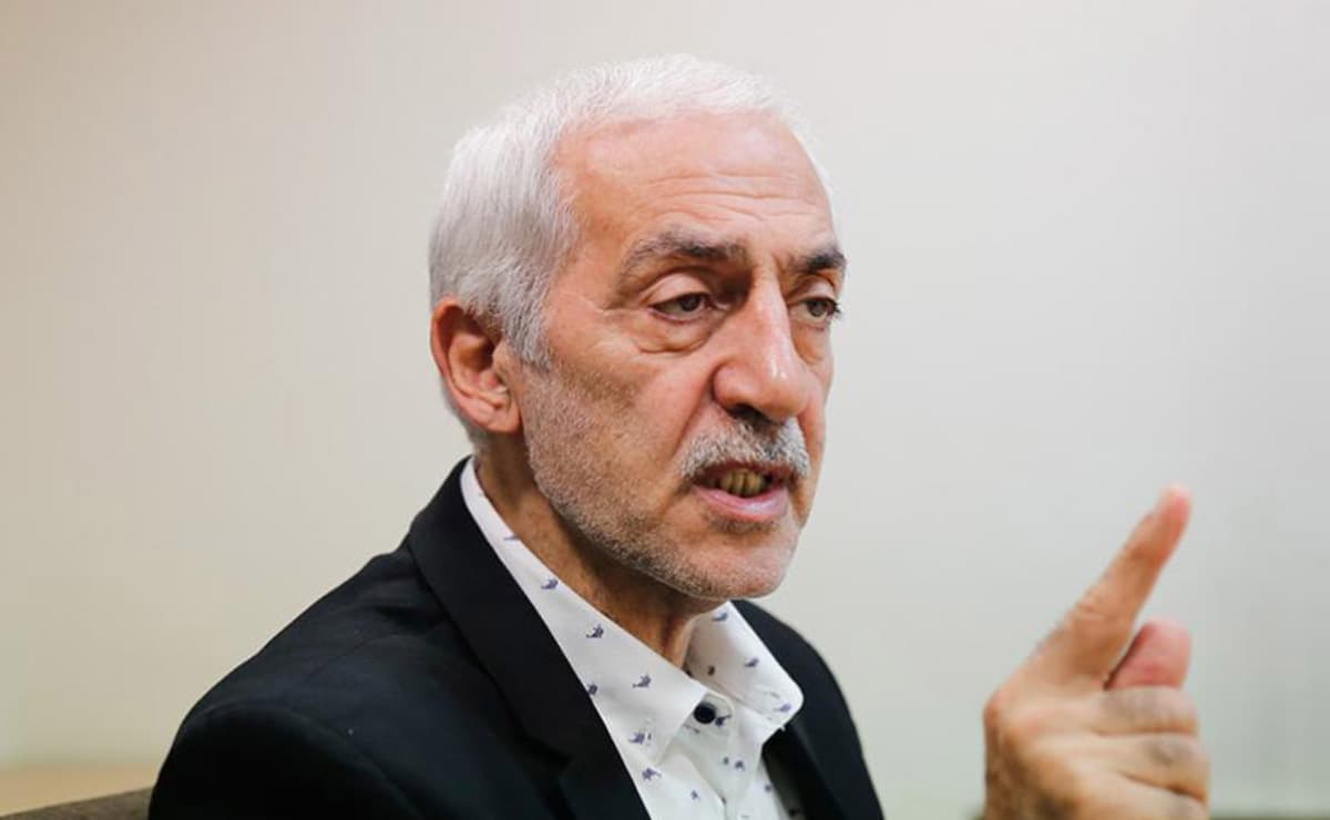 محمد دادکان: چه کردید با مردم که بعد از باخت تیم ملی جلوی آمریکا توی خیابان بوق می‌زدند؟