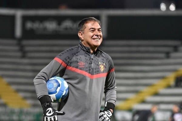 اعلام زمان ورود مربی دروازه بان های جدید پرسپولیس به تهران