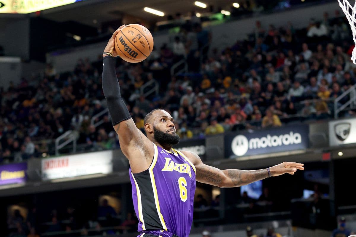 بسکتبال NBA | لبران جیمز، اولین این سیزن و قربانی همیشگی اش ایندیانا پیسرز