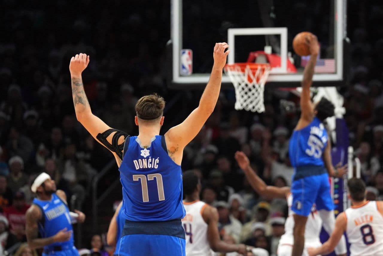 بسکتبال NBA | مانور قدرت کلانتر دالاس در صحرای آریزونا 