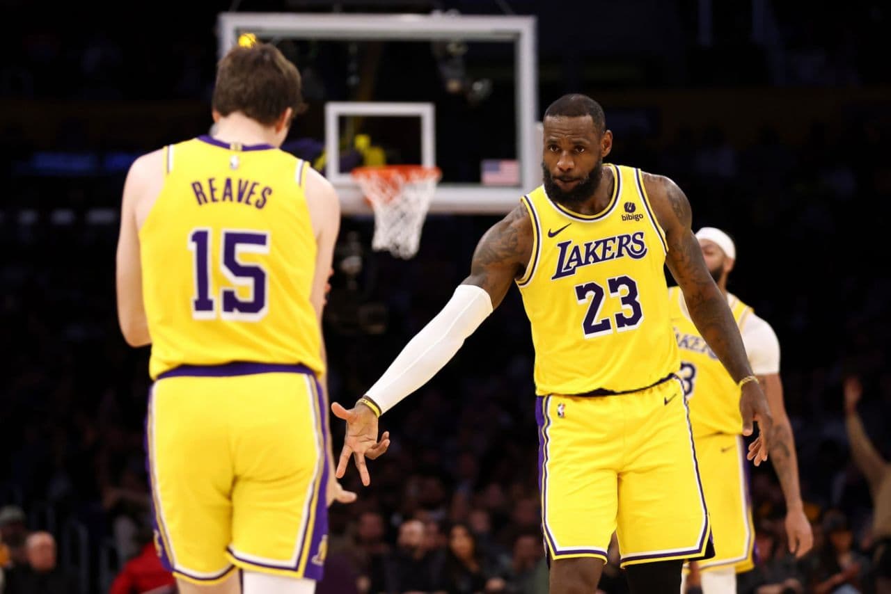 بسکتبال NBA | لیکرز پیرو مکتب رابین هود است؛ سرمای تورنتو، هیت را قفل کرد 