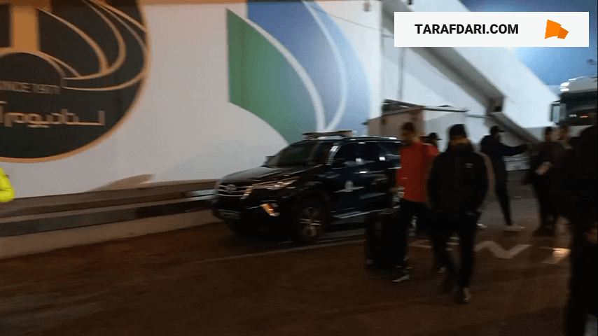 بازیکنان تیم نساجی بدون مصاحبه با خبرنگاران ورزشگاه آزادی را ترک کردند / فیلم