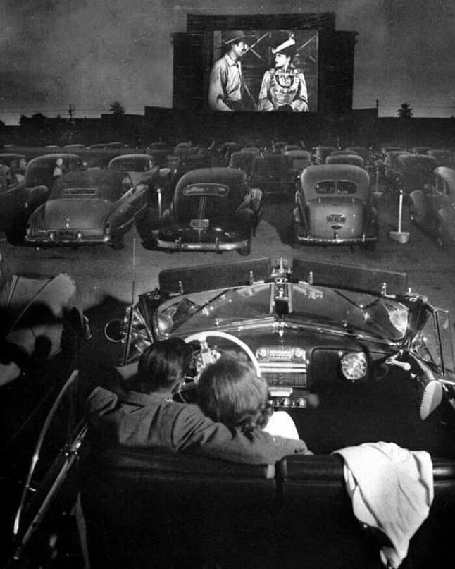آهنگ Waiting for the End of the World از Elvis Costello