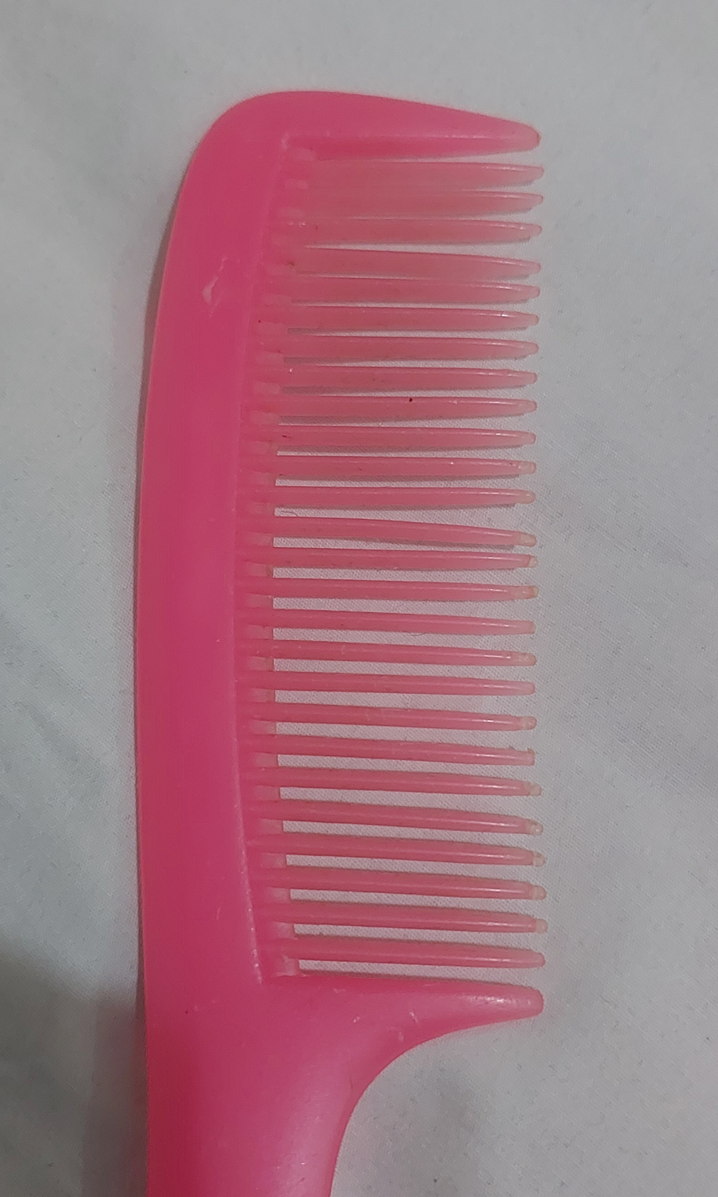 چله تی‌وی قسمت دوم/ مصاحبه با شونه؛ شونه از زندگیش میگه که چه حسی داره وقتی موهای نردم رو مرتب میکنه و اظهار میکنه که ی فیله میره بالای درخت میگه من گیلاسم خخخخ