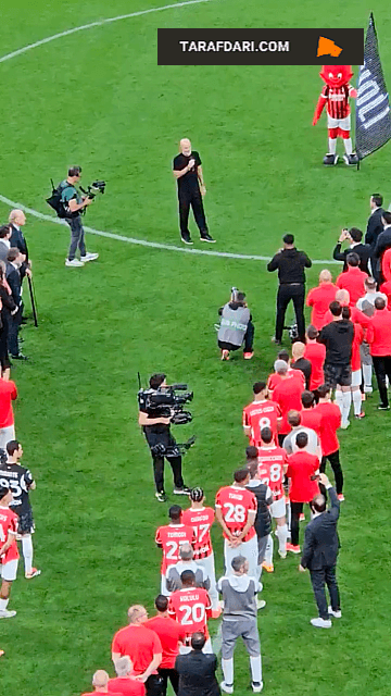 "Pioli's On Fire" برای آخرین بار در سن سیرو طنین انداز شد؛ وداع هواداران میلان با استفانو پیولی