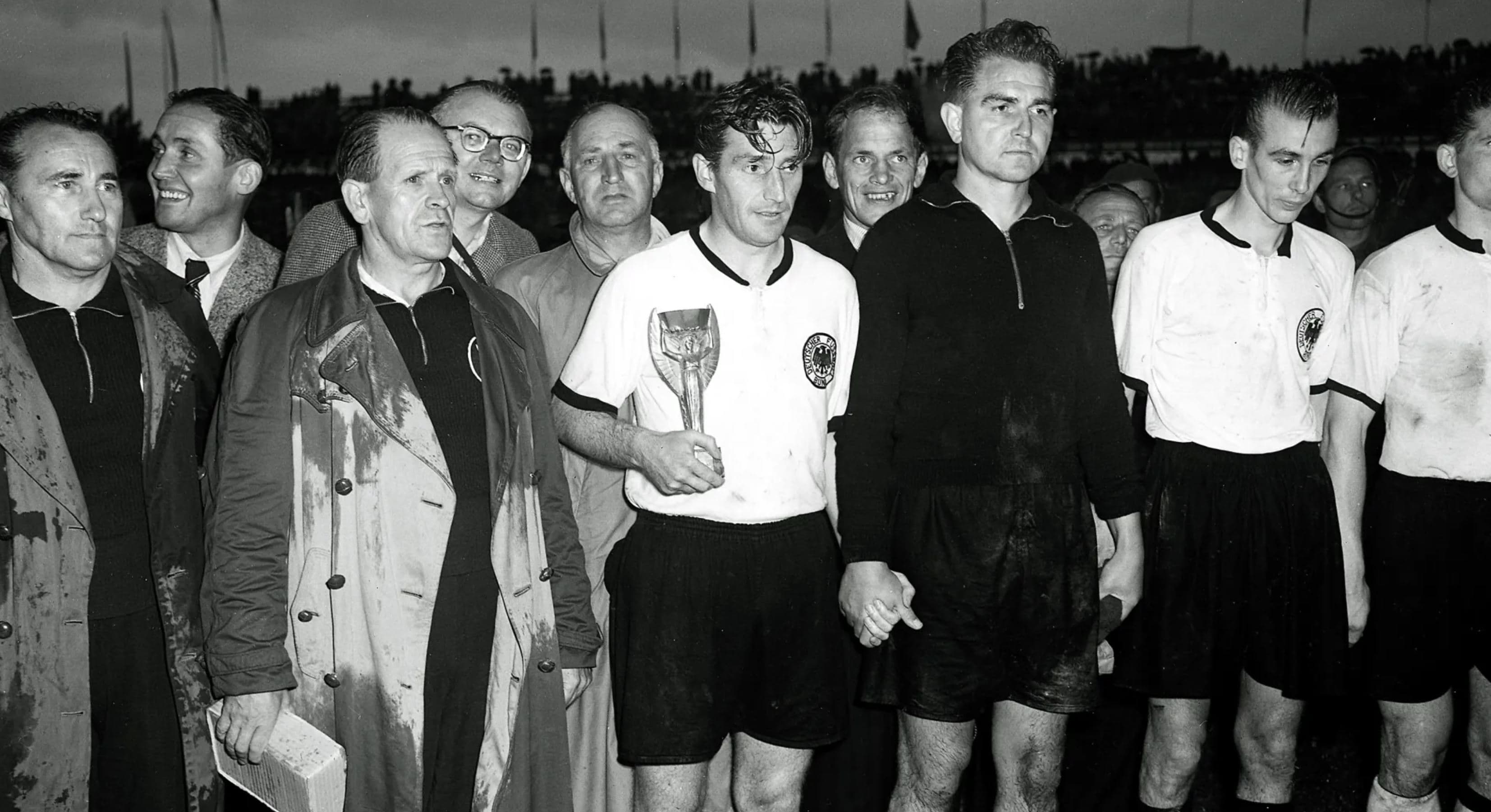 معجزه برن؛ اولین قهرمانی آلمان غربی در جام جهانی با برتری 3-2 مقابل مجارستان (1954/7/4)