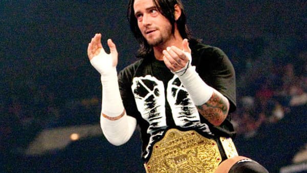 سی ام پانک بهترین رسلر تاریخ wwe هست .. یعنی قشنگ میشه لیست کرد بگی چه فرد تاثیر گذاری در تاریخ wwe بوده از پایپ بامب به اینور