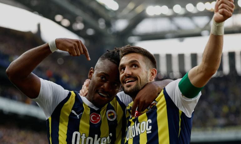 فنرباحچه 2-1 بشیکتاش؛ پیروزی آسان قناری‌ها برابر حریف ده نفره