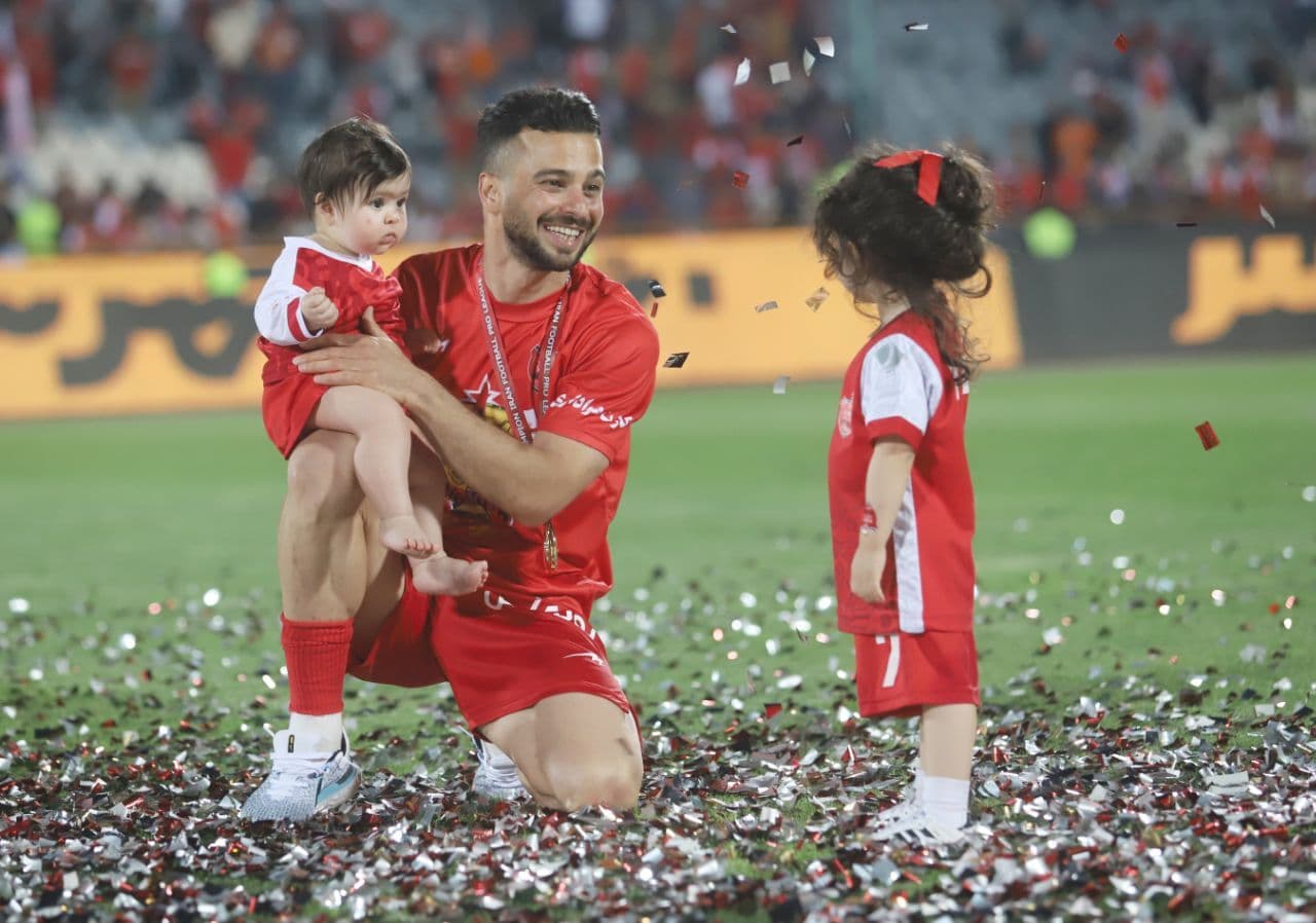 گزارش تصویری از جشن قهرمانی پرسپولیس در ورزشگاه آزادی