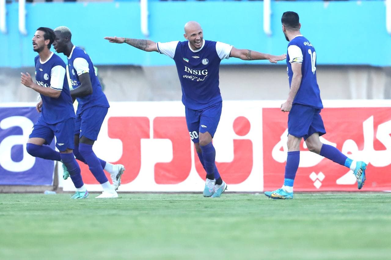 بازیکن استقلال خوزستان سر خورد و اخراج شد!