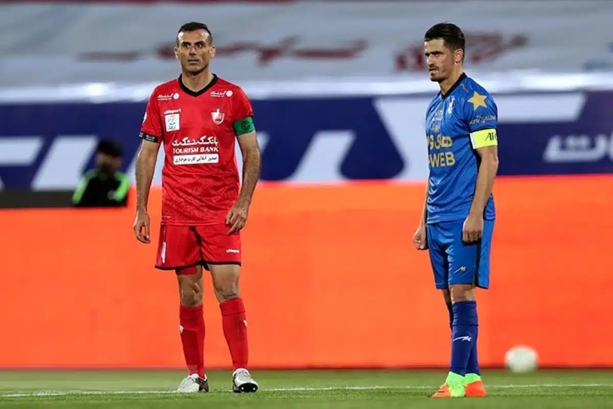 سلفی وریا غفوری و پیشکسوتان پرسپولیس در کلاس مربیگری / عکس