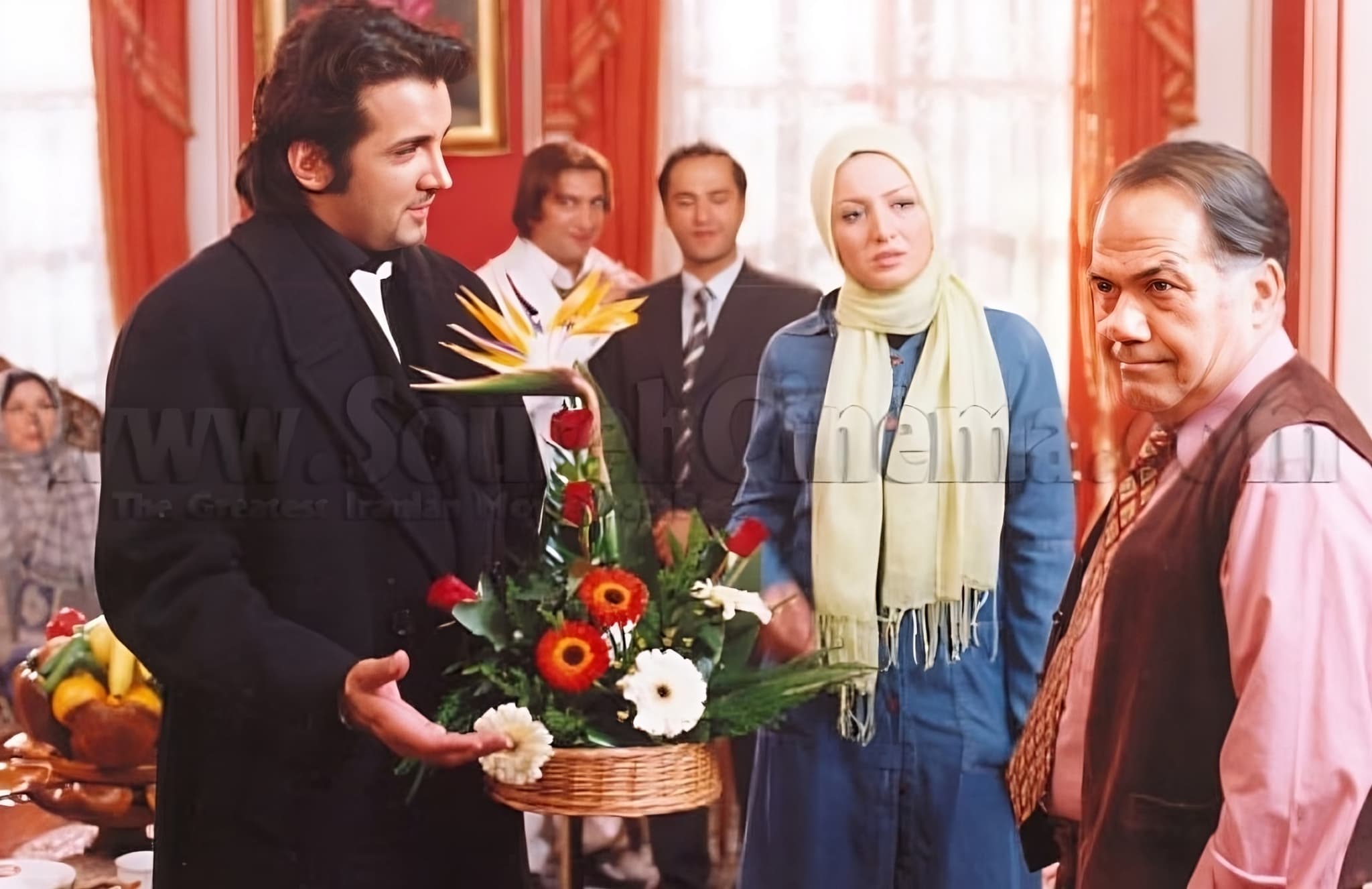 سيروس ابراهيم زاده ، رامبد جوان ، شيلا خداداد ، سيدحسام نواب صفوي ، مجيد صالحي در فيلم سوغات فرنگ (۱۳۸۴)