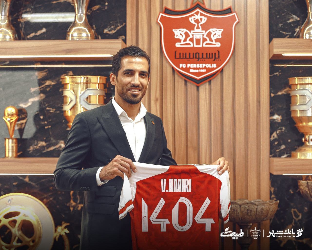 رسمی؛ وحید امیری قرارداد خود را با پرسپولیس تمدید کرد