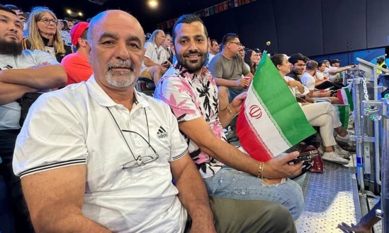 پدر حسن یزدانی: کسانی که درباره پسرم نظرات منفی می‌دهند، می‌توانند با یک دست دکمه شلوارشان را ببندند؟