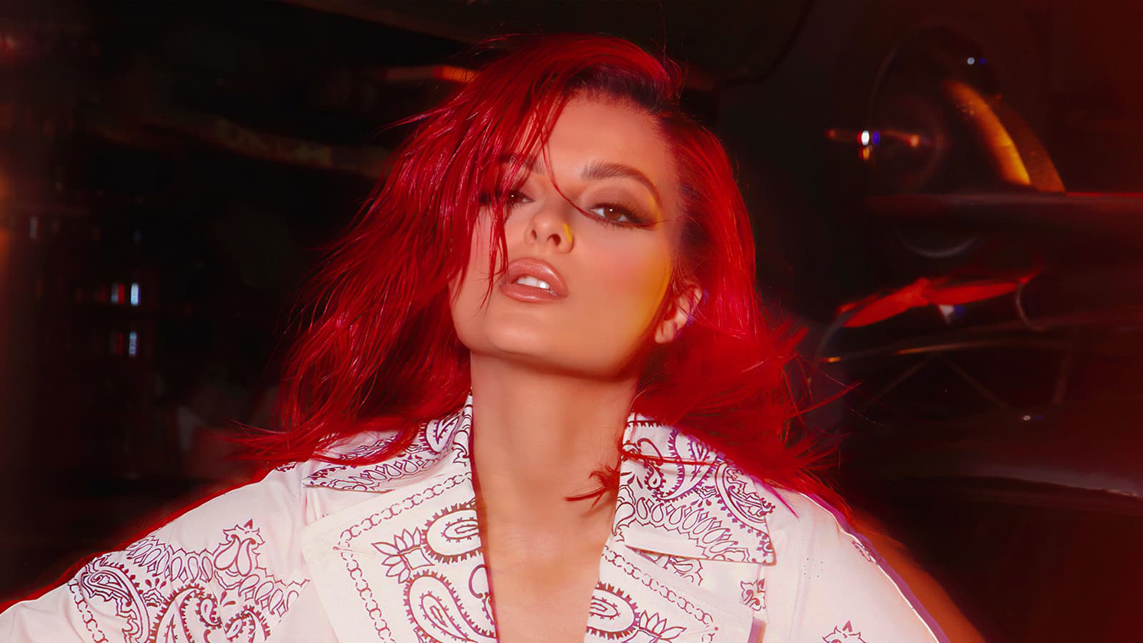دانلود آهنگ Bebe Rexha - Chase It (Mmm Da Da Da)