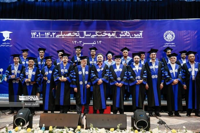 استاد دانشگاه شریف وزیر ارتباطات پزشکیان می‌شود؟