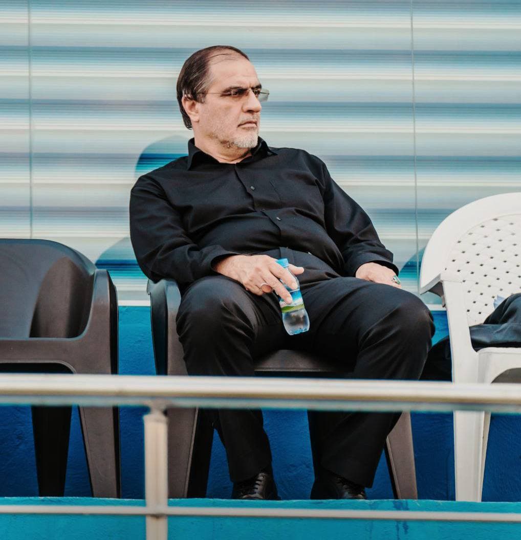 منبع نزدیک به استقلال: احمد شهریاری نماینده هلدینگ خلیج فارس در استقلال به دلیل کنار گذاشته شدن آلمدین زیلیکیچ وینگر بوسنیایی توسط جواد نکونام، غذای بازیکنان و کادرفنی استقلال را قطع کرد ??