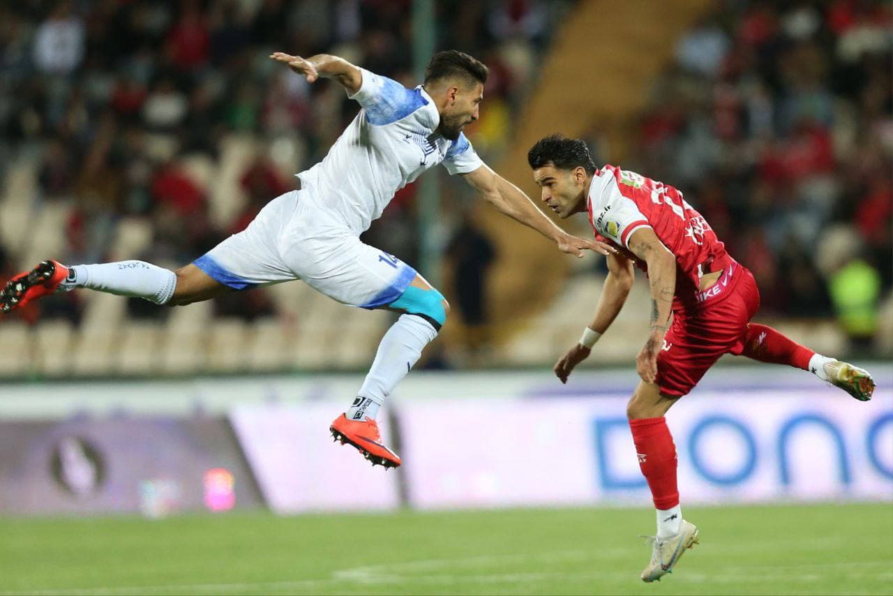 کنایه مدیر پرسپولیس به استقلال؛ با اشتباهات داوری صدرنشین هستید، چرا فخرالدینی اخراج نشد؟! + عکس