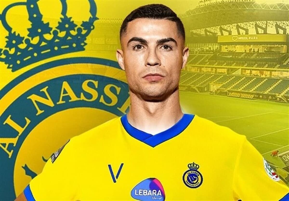 کریستین رونالدو چند شب پیش که اومد خونه ۵ کیلو پیاز خرید تا دیزی درست کنه ولی جورجیا گفت من پیتزا دوست دارم کریس قبول کرد درست کنه ولی بدون سوسیس و کالباس 