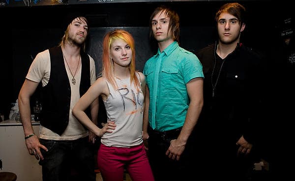 آهنگ Ignorance از Paramore با متن و ترجمه