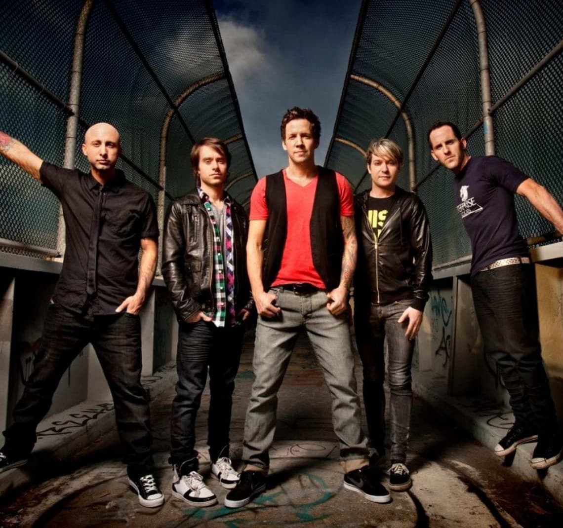 آهنگ Astronaut از Simple Plan با متن و ترجمه