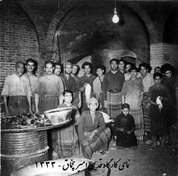 کارگاه پشمک سازی؛ یزد ۱۳۳۳  به جزئیات عکس دقت کنید...   